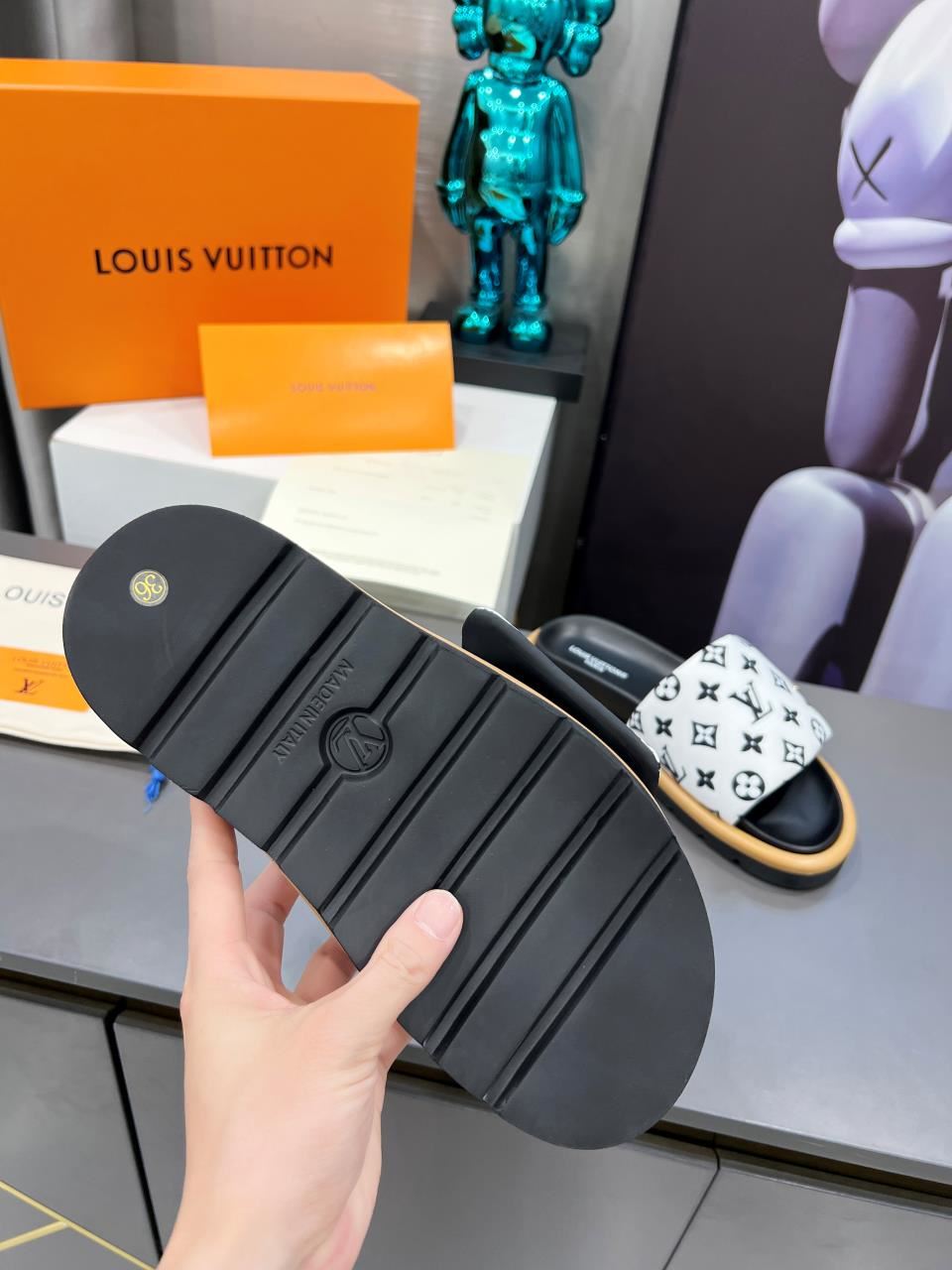 Louis Vuitton Slippers